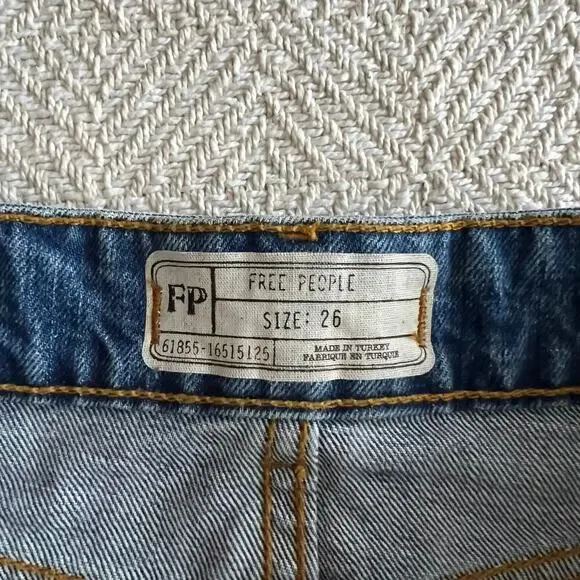 Free People Embroidered Wild Rose Denim Mini Skirt Size 26/2 - Picture 6 of 7
